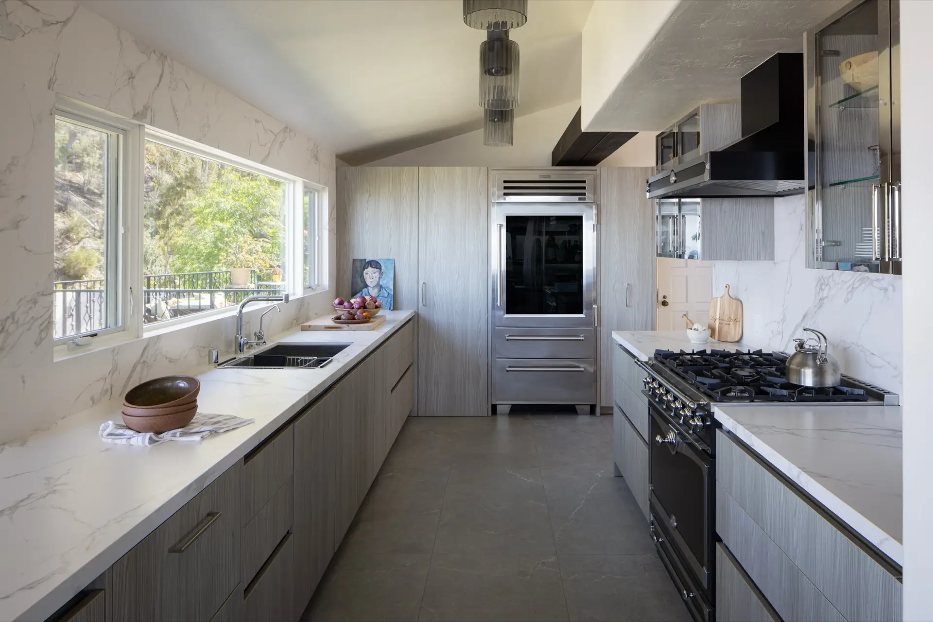 Modern La Jolla kitchen with handleless woodgrain cabinetry and Dekton countertops