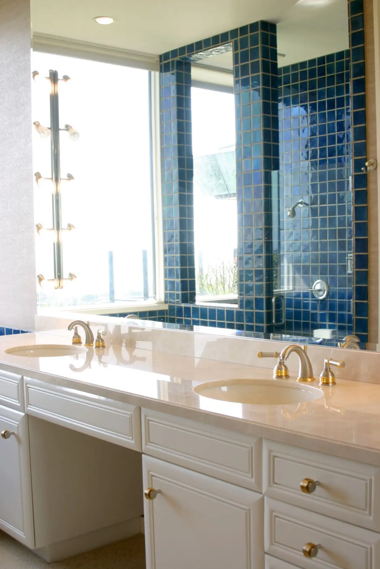 Elegant bathroom vanity