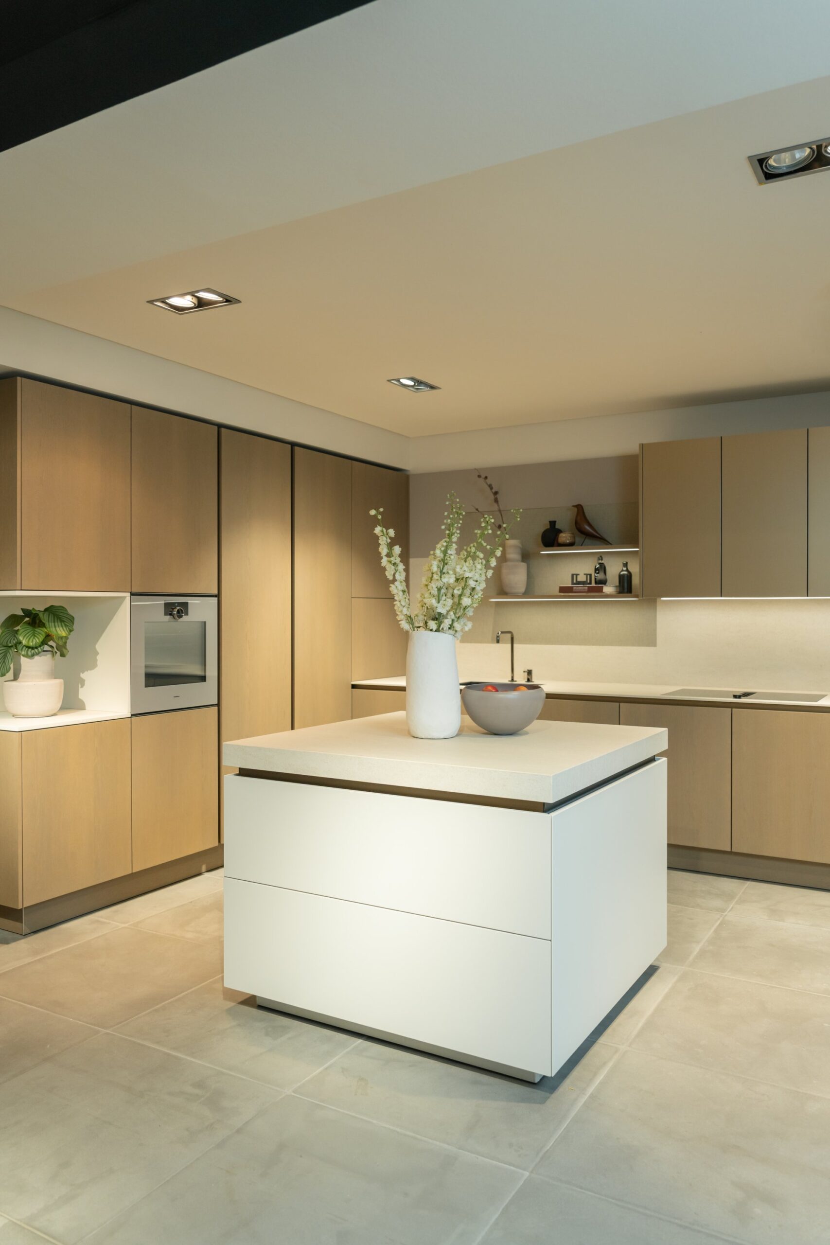 SieMatic SLX handleless kitchen with floating monolith island