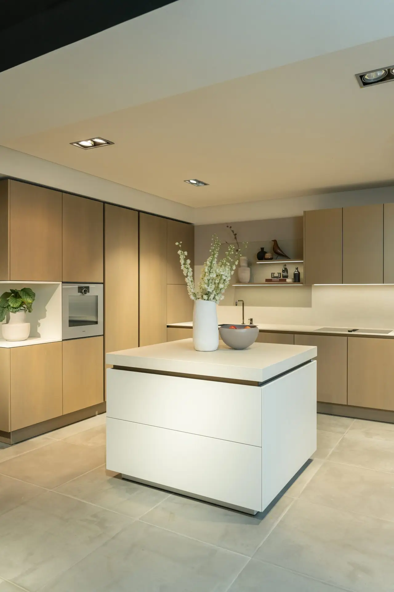 SieMatic SLX handleless kitchen with floating monolith island