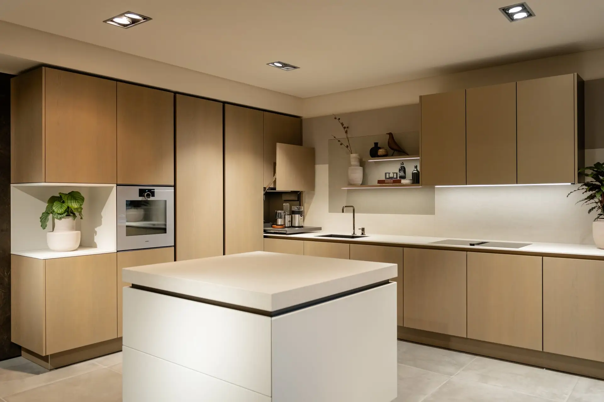 SieMatic SLX oak kitchen with recessed grip channels and stone island