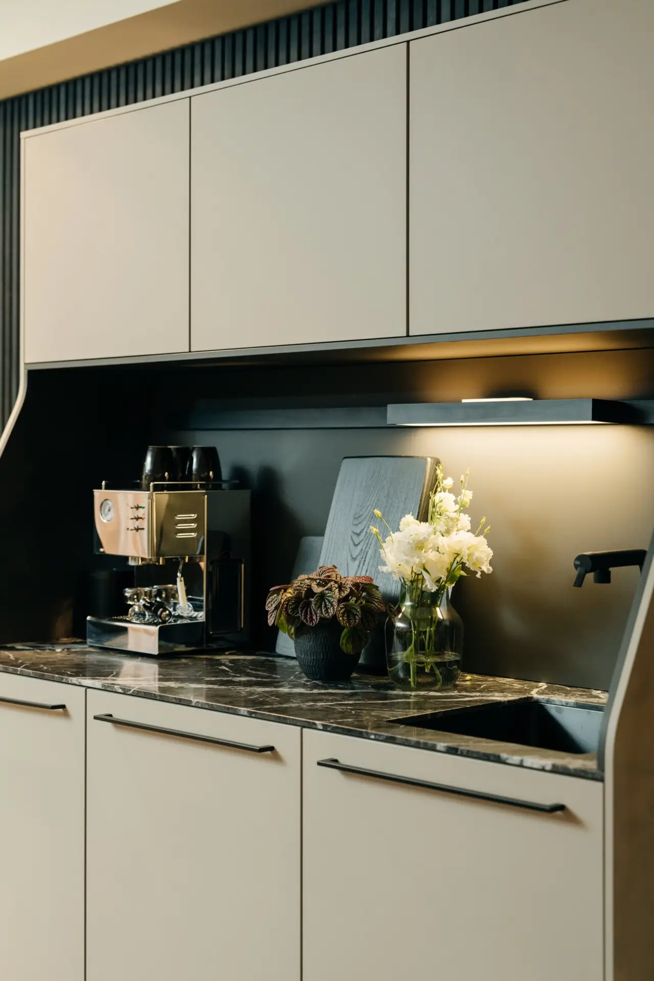 SieMatic coffee station with under-cabinet lighting and marble countertop